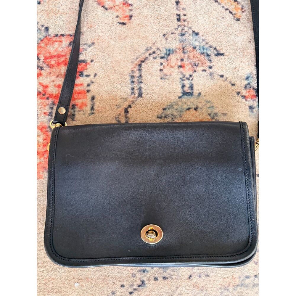 Vintage Black Crossbody Bag Turn Lock Purse Classic Shoulder Bag Hong Kong